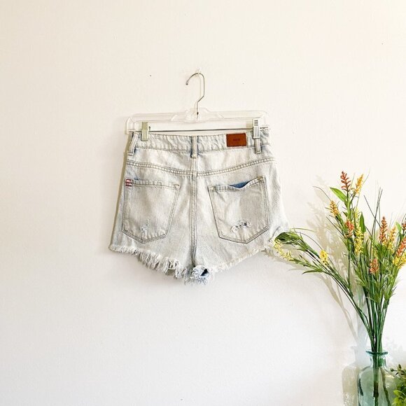 ☀️ URBAN OUTFITTERS BDG Super High Rise Cheeky Shorts 26 Boho Denim Distressed - Picture 6 of 6